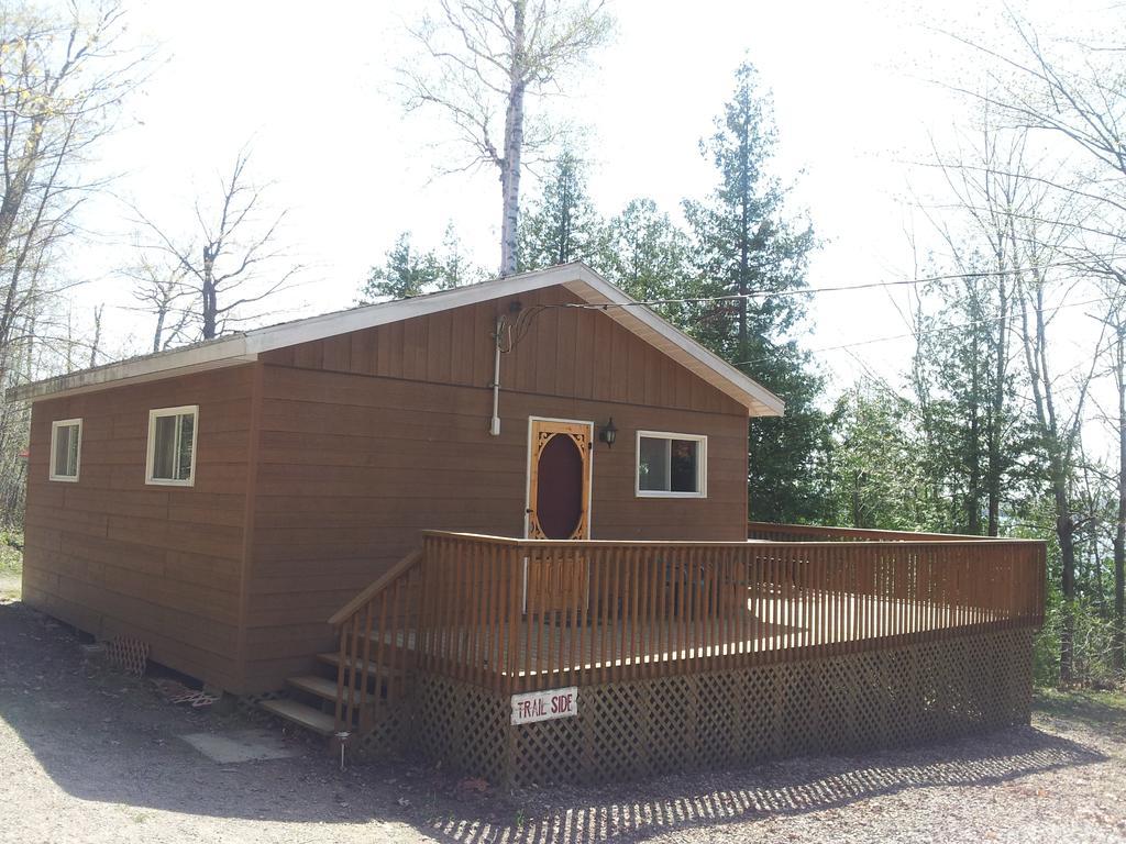 Red Lodge Resort Little Current Habitación foto