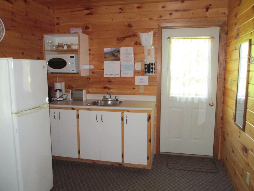 Red Lodge Resort Little Current Habitación foto
