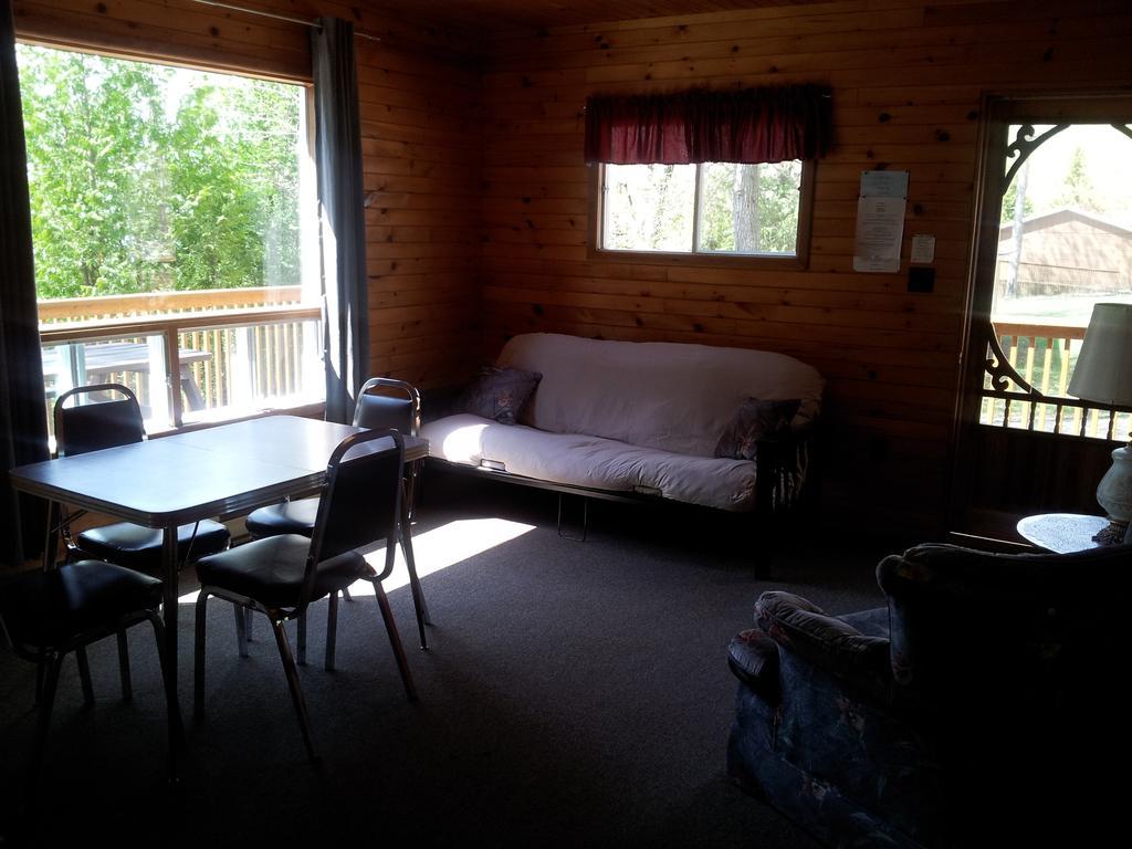 Red Lodge Resort Little Current Habitación foto
