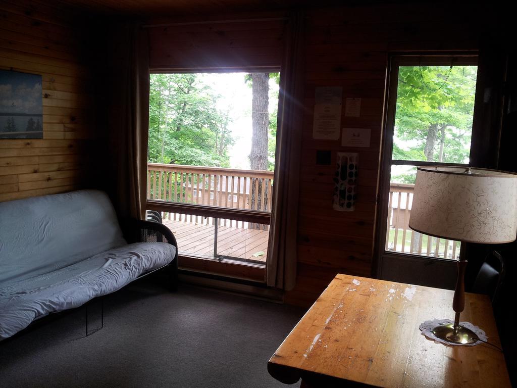 Red Lodge Resort Little Current Habitación foto