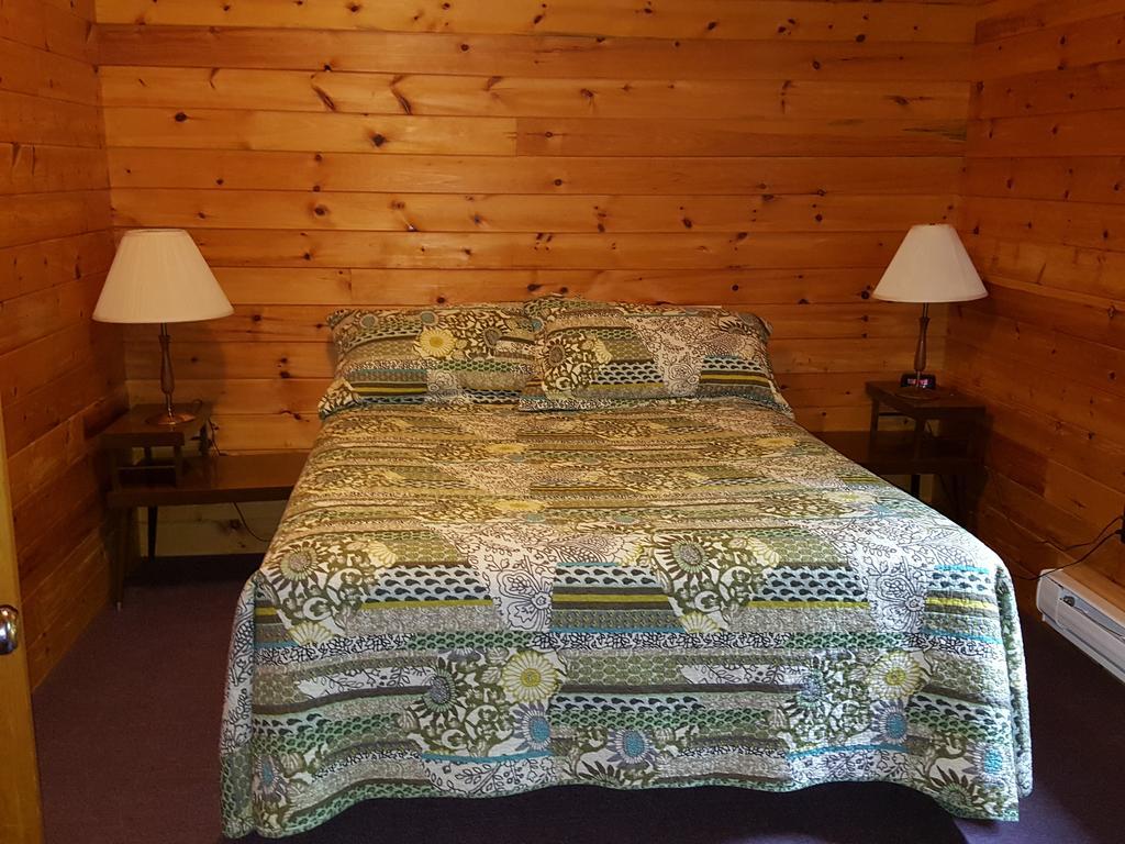 Red Lodge Resort Little Current Habitación foto